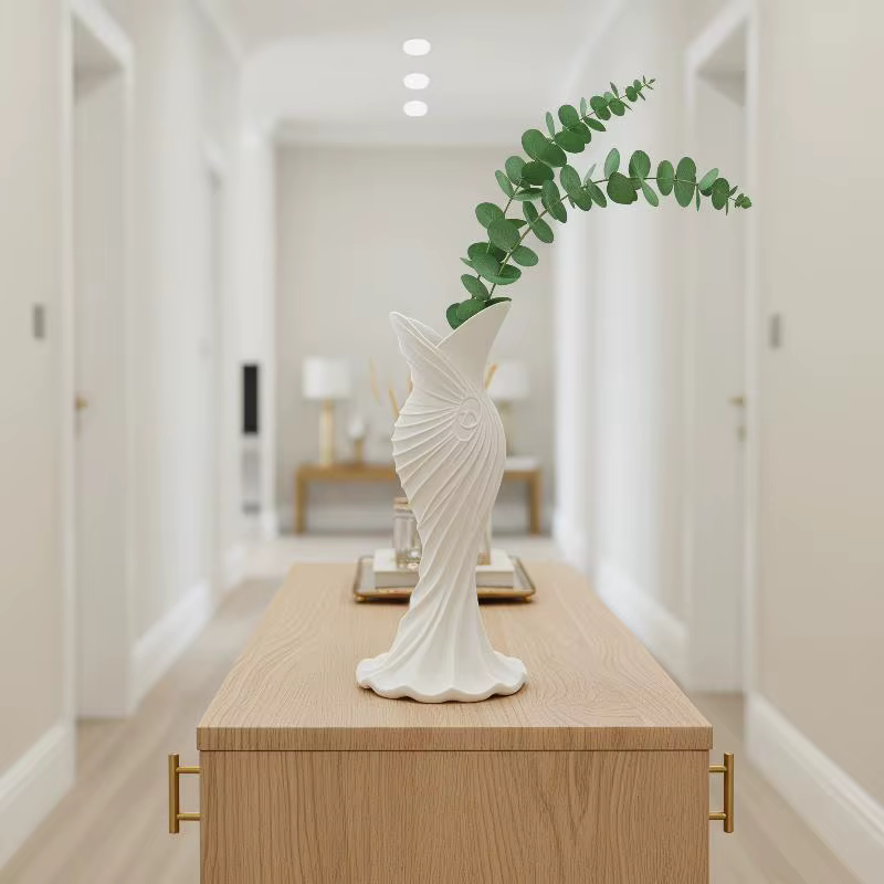 Vase en plastique élégant en forme de robe