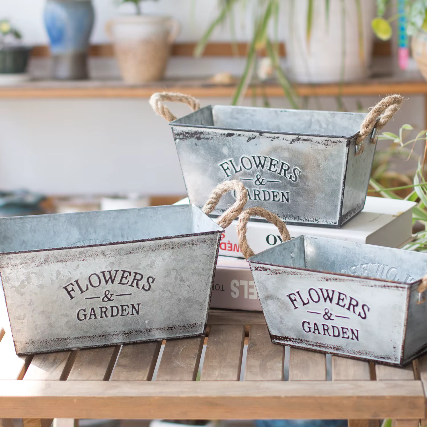 Pot de fleurs polyvalent en fer