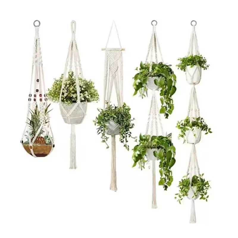 Plante suspendue en macramé faite à la main