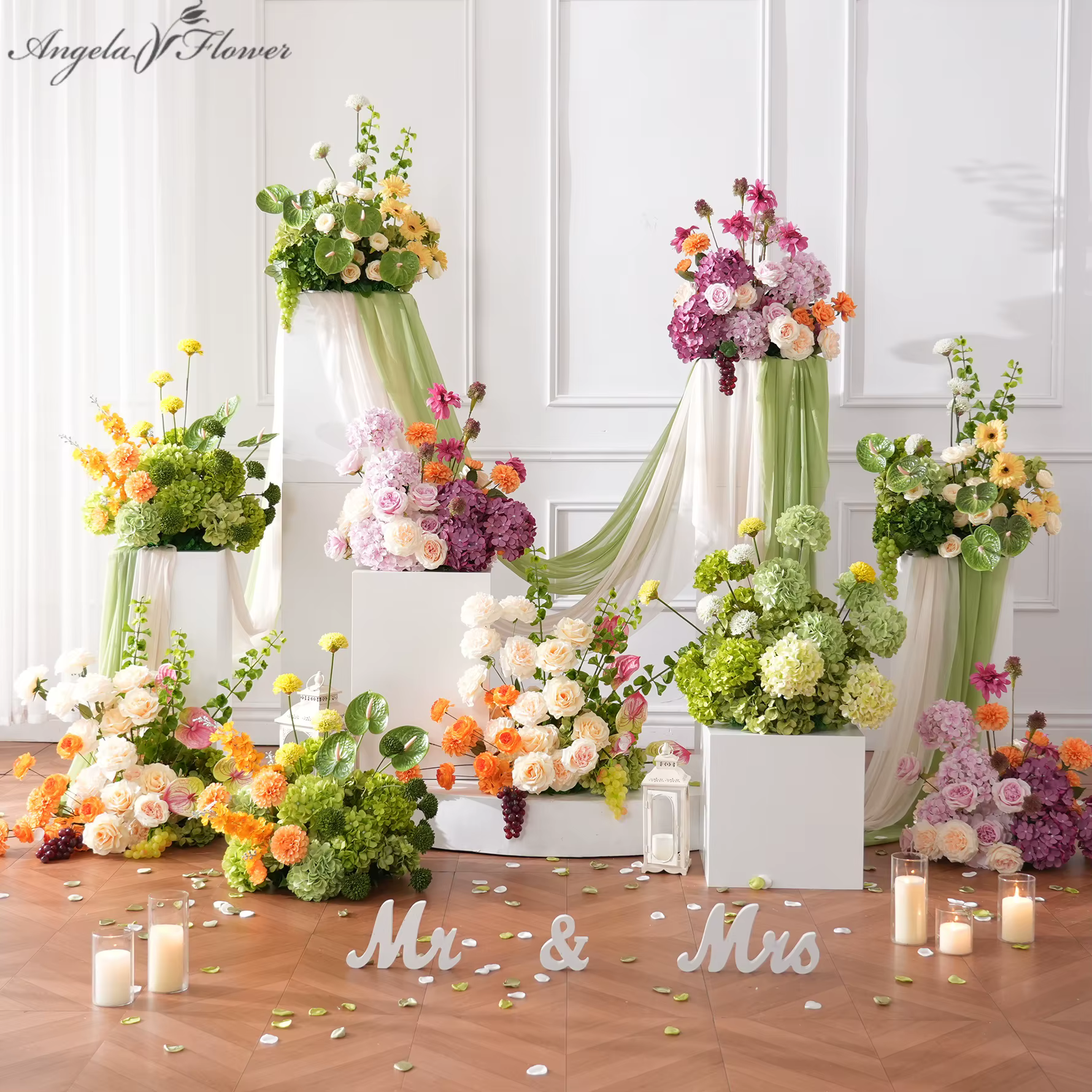 Angela A9143 Arrangement floral artificiel en hydrangeas et palmiers pour allée