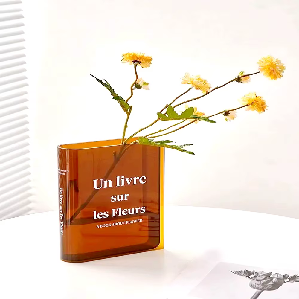 Vase en acrylique avec lettres de livre créatif