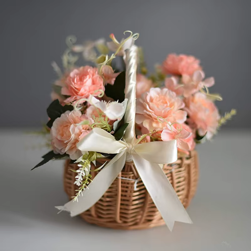 Panier de fleurs tissé