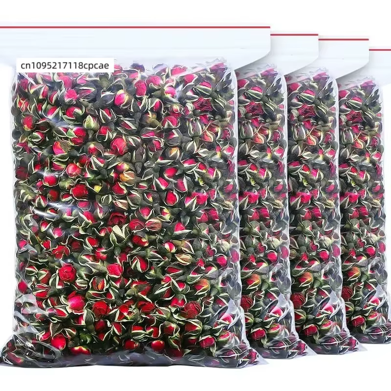 Bourgeons et pétales de roses rouges séchées naturelles et parfumées