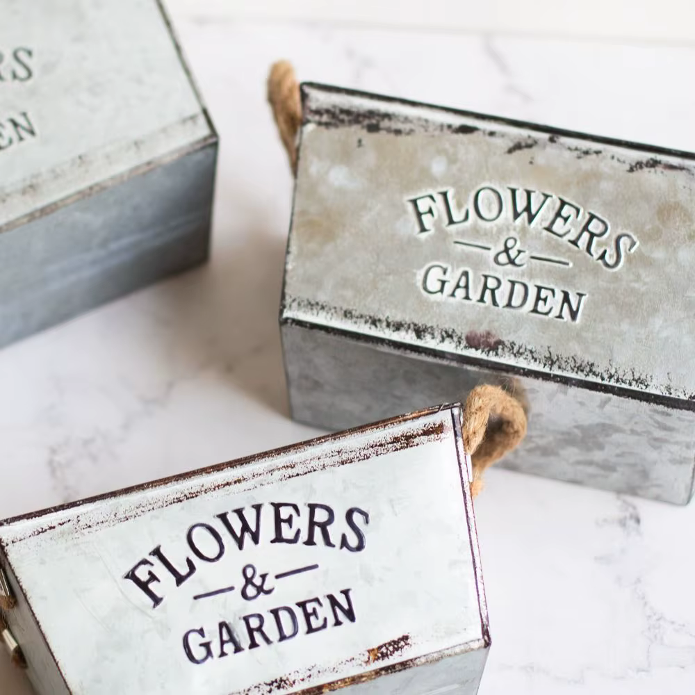 Pots de fleurs en fer galvanisé