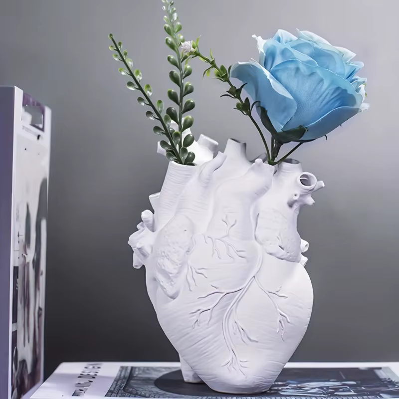 Vase en résine en forme de cœur pour arrangement floral