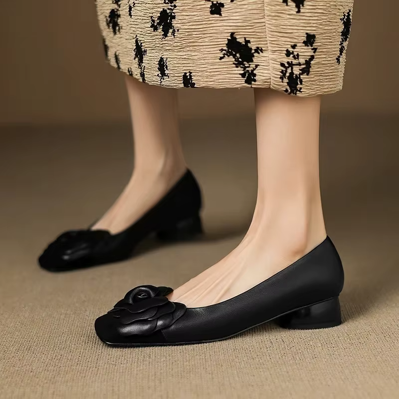 Chaussures élégantes à talons bas pour femmes, décoration florale, chaussures de styliste à bout carré, confortables, en cuir souple, décontractées
