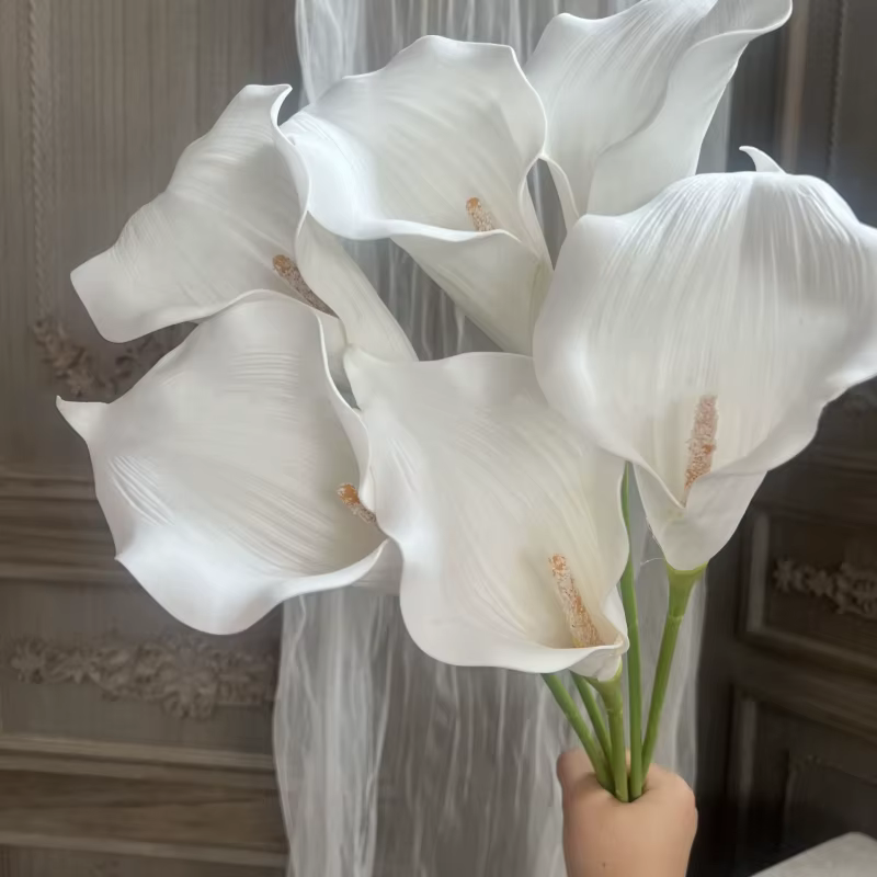 Fleur artificielle de lys calla