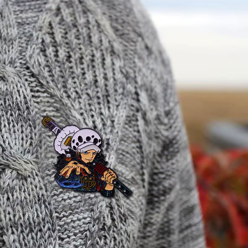 Anime une pièce Trafalgar D. Épingles à revers de la loi de l'eau, sac à dos en jean, broche en émail pour femmes, bijoux à la mode, cadeaux, Badges de dessin animé