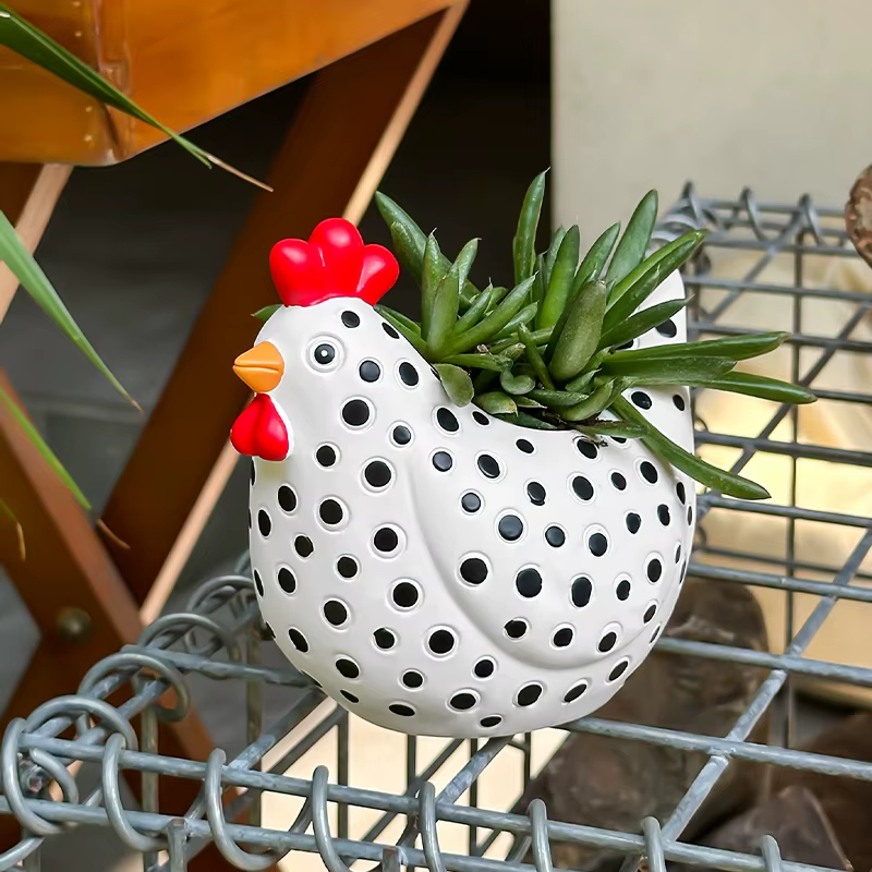 Pot de fleurs amusant en forme de poulet tacheté