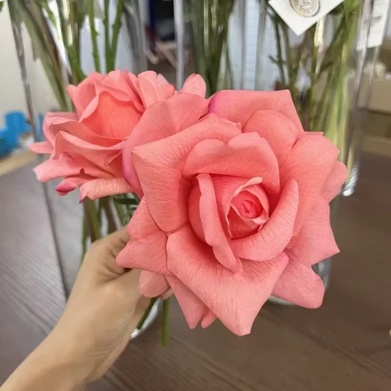 Lot de 10 roses artificielles hydratantes au toucher réel pour décoration de mariage
