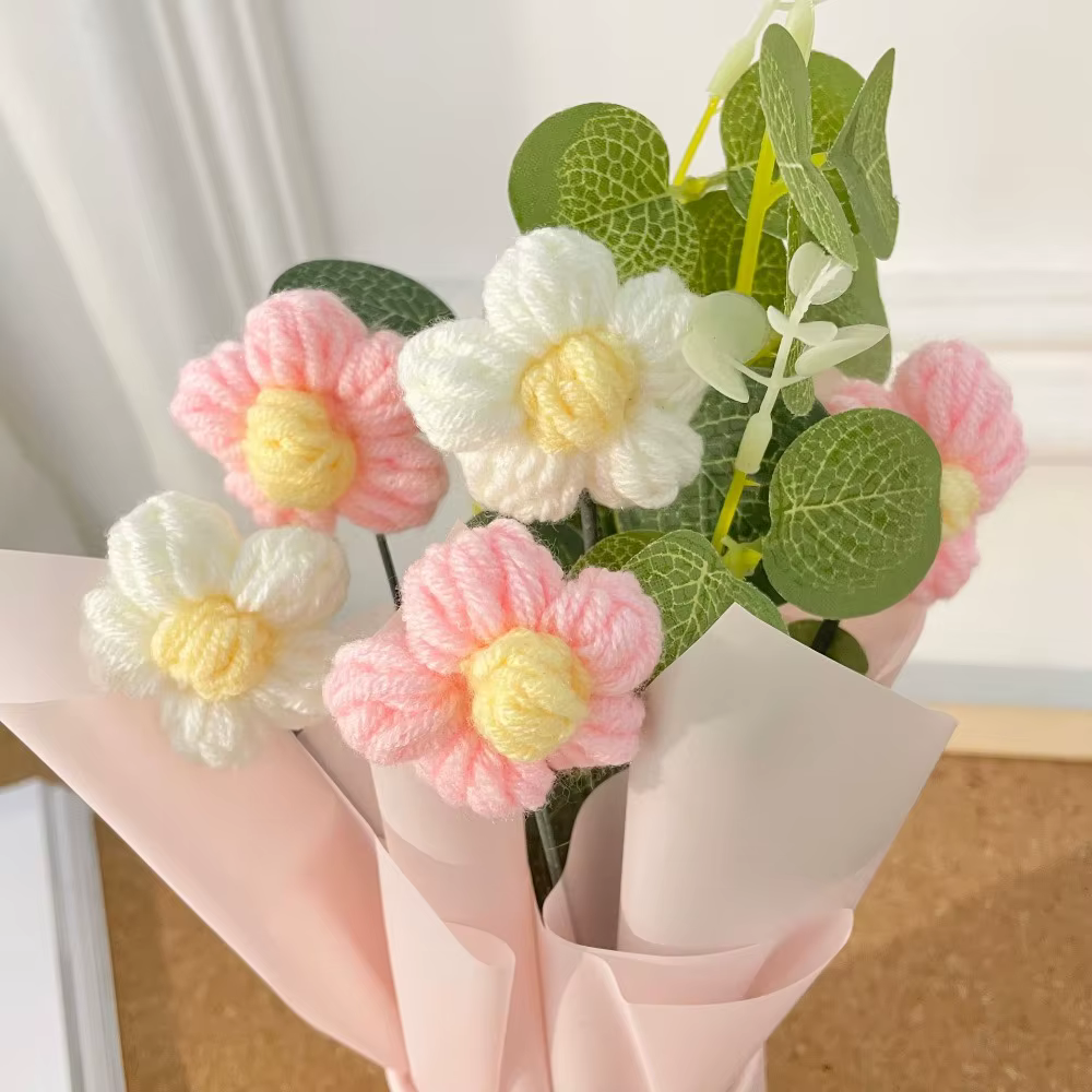Fleurs en crochet tricotées colorées avec pot