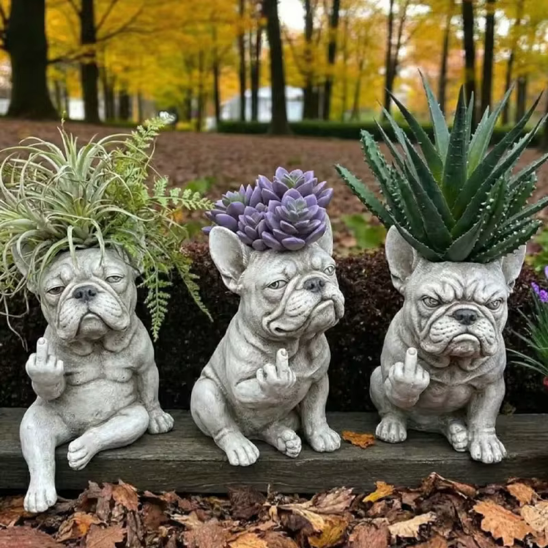 Pot de fleurs en résine en forme de bouledogue français grincheux