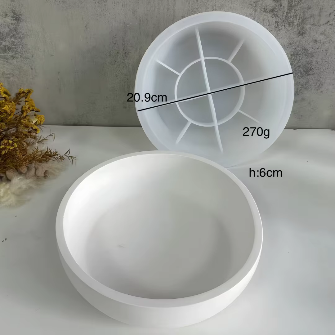 Grand pot de fleurs en béton