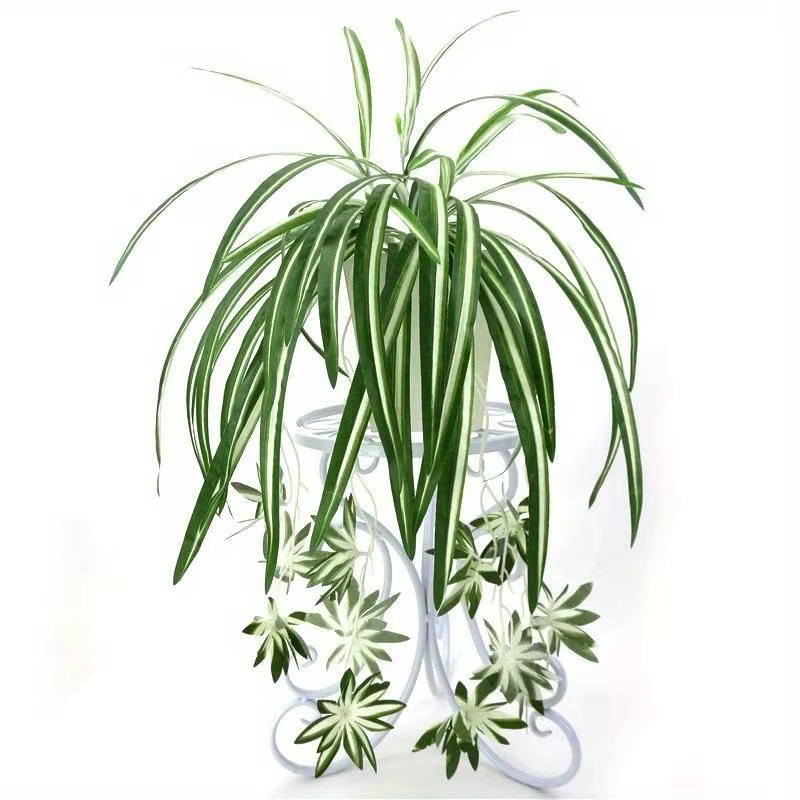 Plantes artificielles suspendues au mur