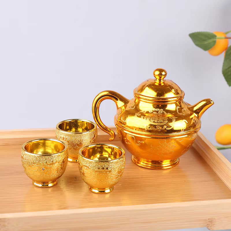 Ensemble de verres à vin vintage, bouilloire à vin, cafetière, carafe, théière exquise, théière dorée, tasse d'offre de temple classique domestique, 1 ensemble