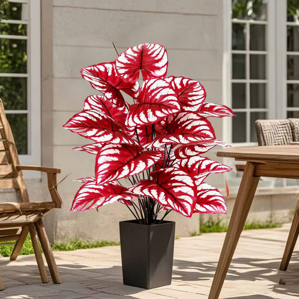 Plante artificielle à feuilles rouges avec rayures blanches