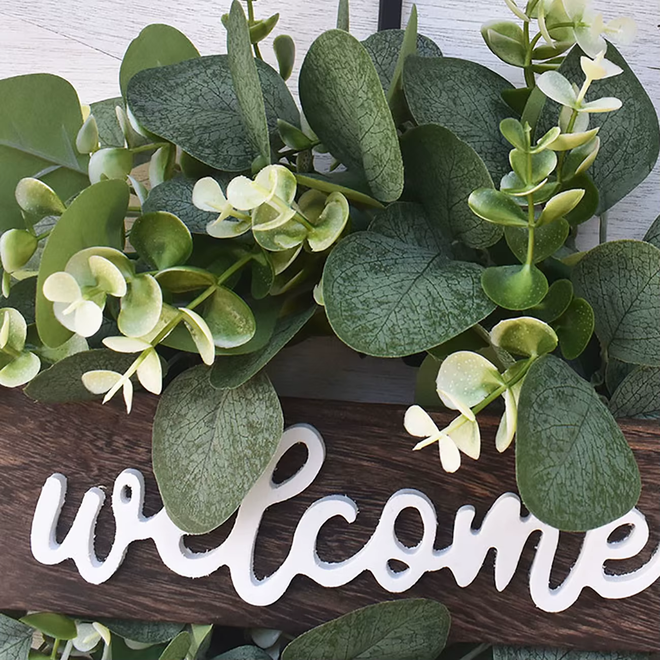 Couronne de bienvenue en feuilles d'eucalyptus de 12 pouces pour porte d'entrée