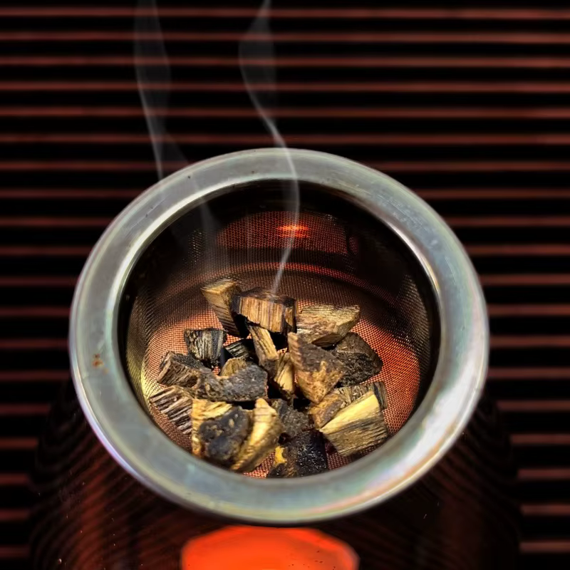 Oud - Bakhoor aromatisé infusé au parfum d'oud | Copeaux de bois d'encens à l'arôme boisé chaud et laiteux