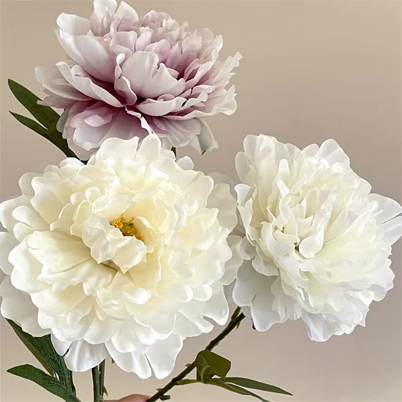 Fleur de pivoine en soie blanche