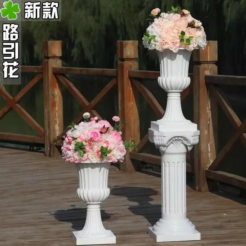 Pot de fleur en plastique doré et blanc