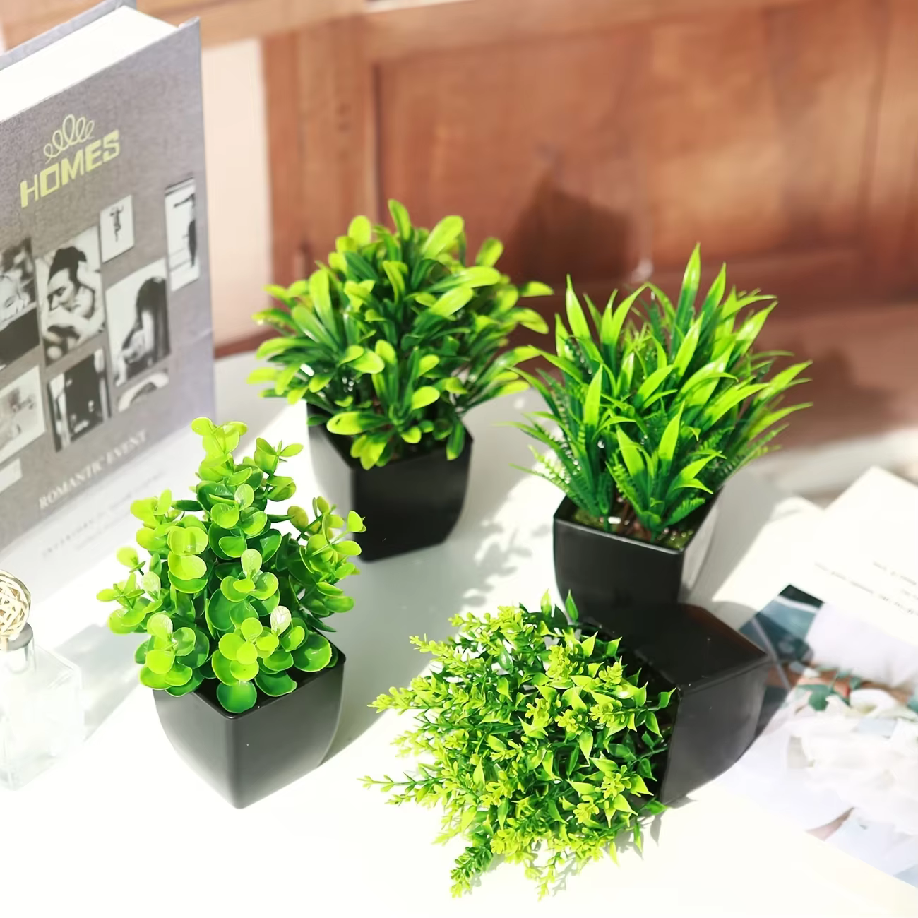 Pot noir de fausse plante