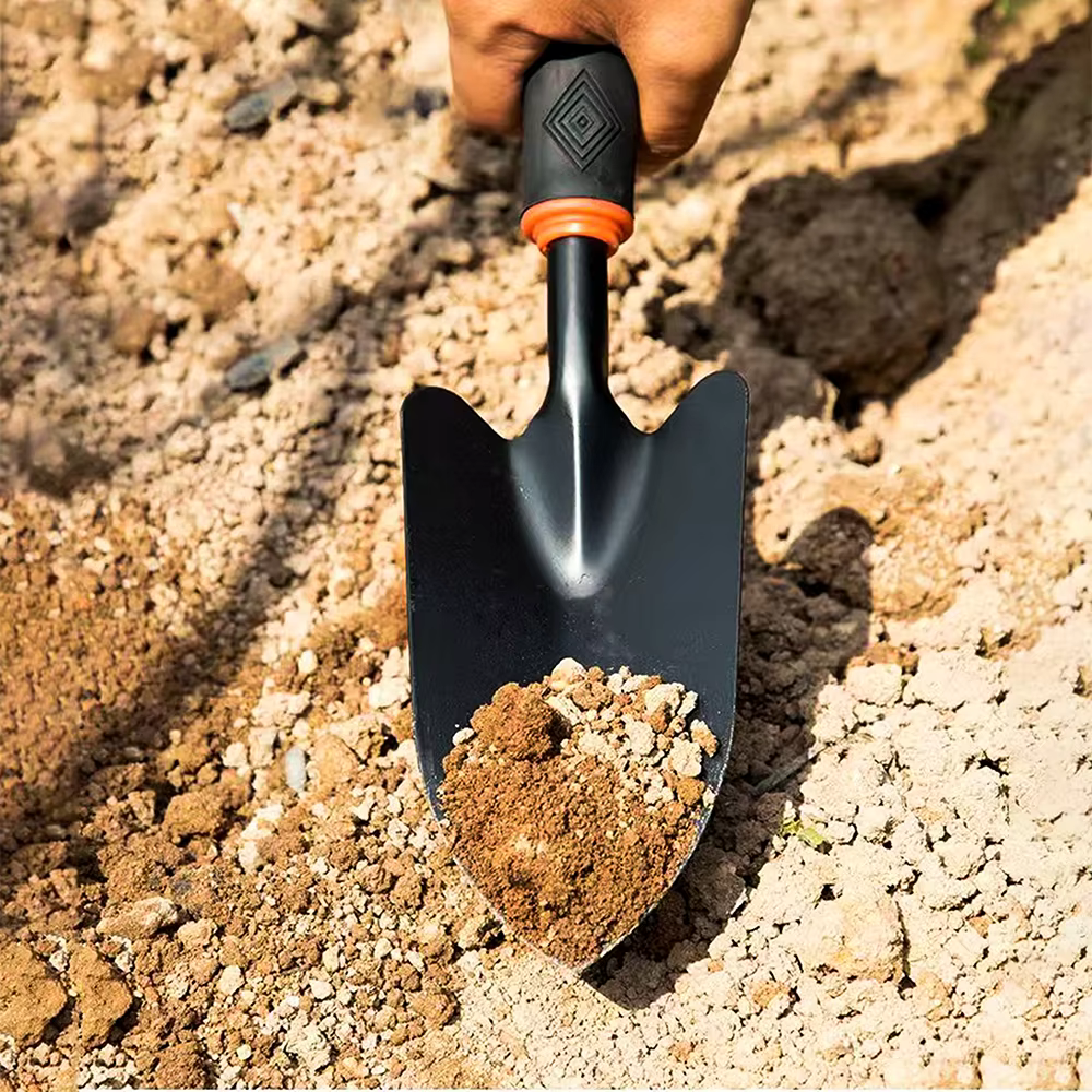Truelle de jardin en métal avec poignée noire ergonomique et bordure orange – Outil parfait pour la plantation de fleurs et de légumes