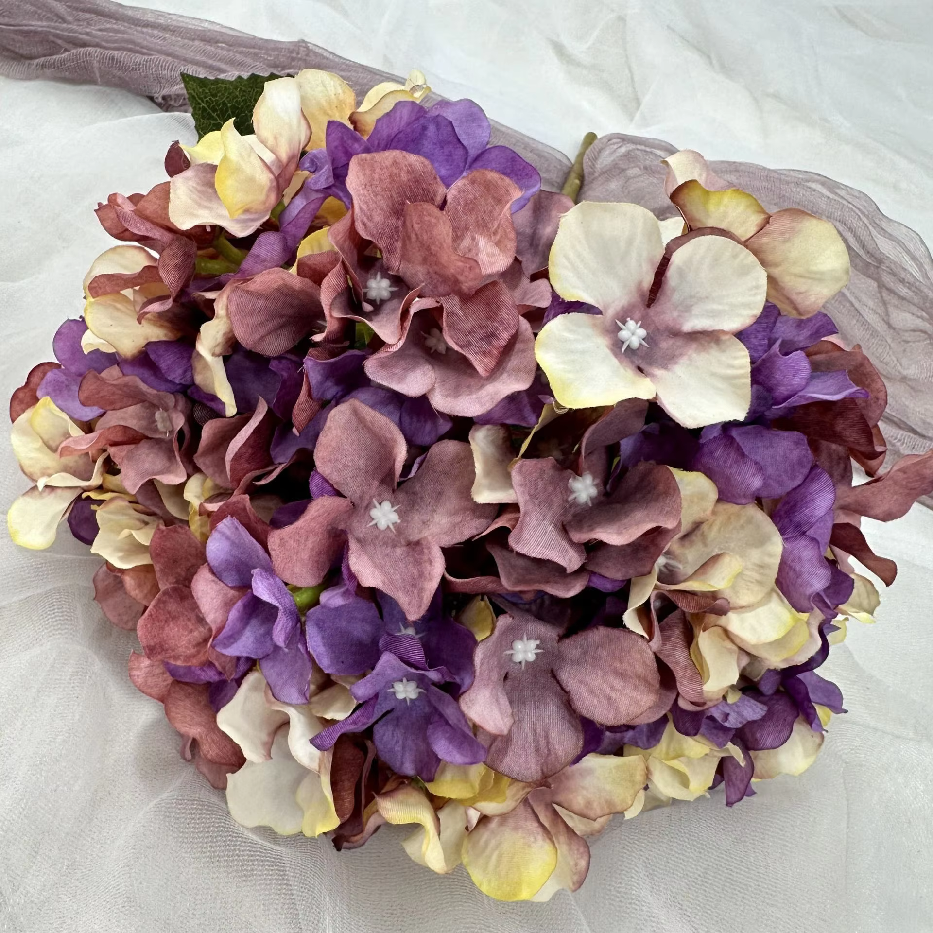 Hortensia à 5 têtes de style britannique : Fleurs artificielles réalistes pour la maison
