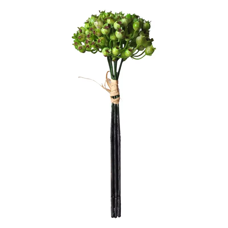Bouquet de baies artificielles attachées à la main