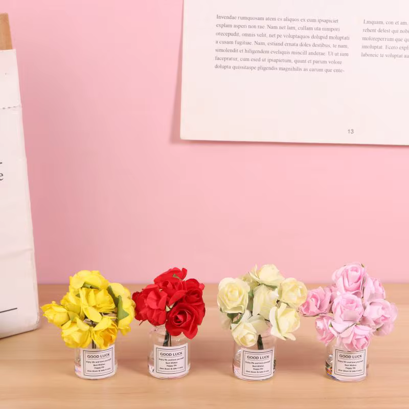 Vase à fleurs de roses de Simulation