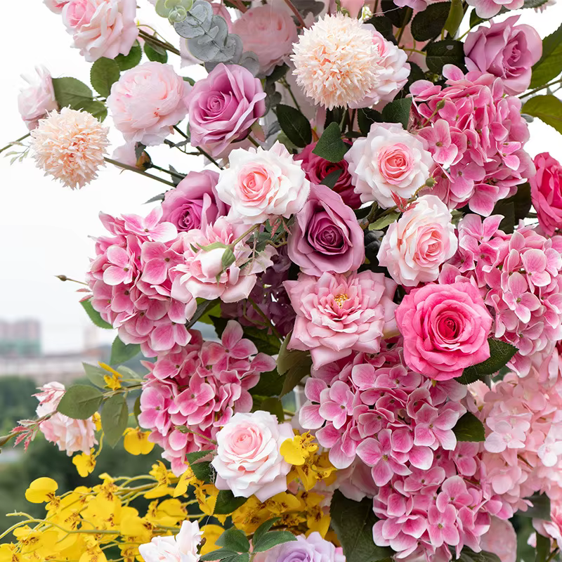 Arc de roses en fausse corne de Luxe