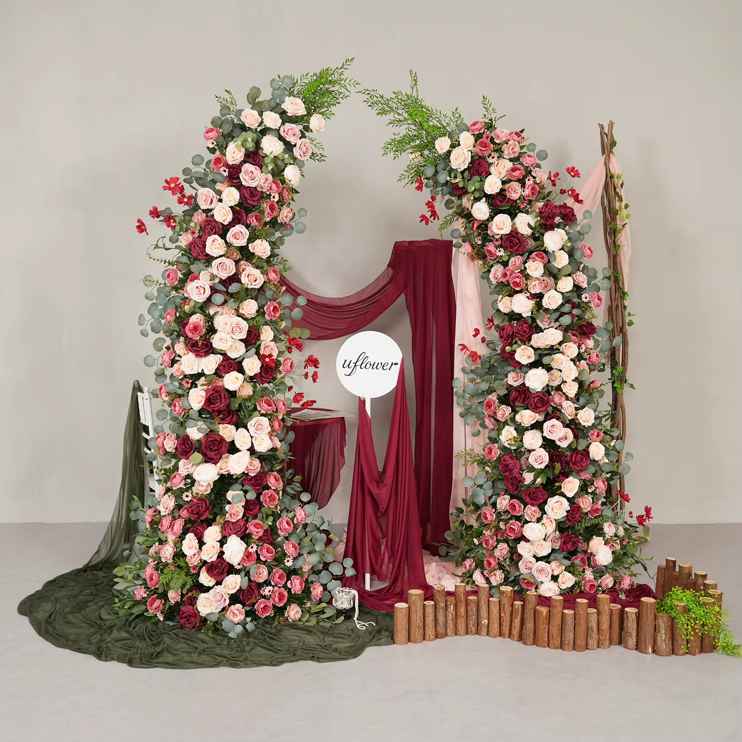 Uflower 2, 3 m Composition florale verte avec roses rouges