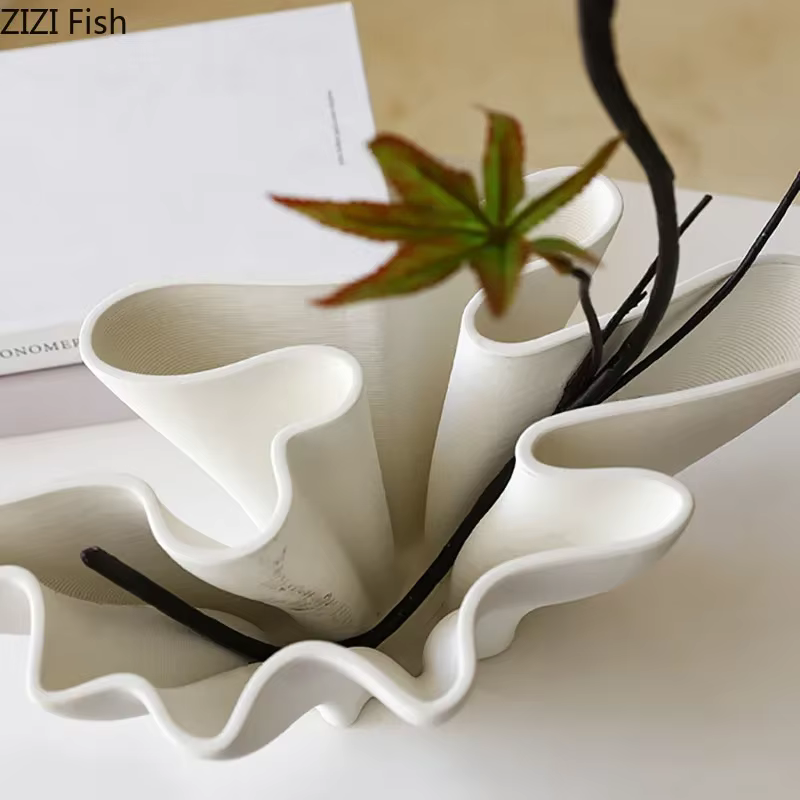 Vase en céramique de forme florale