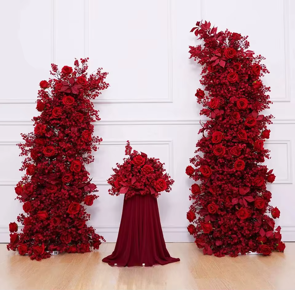 Rose rouge fleur de prunier décoration florale cadre d'arc d'angle accessoires de fond de mariage fête événement scène