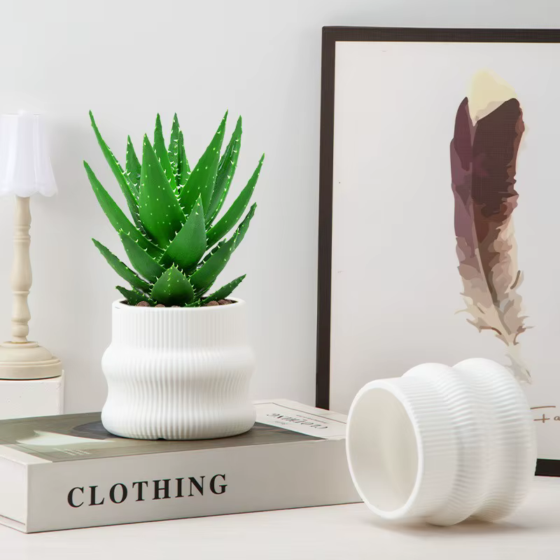 Petit pot de fleurs en plastique imitation céramique