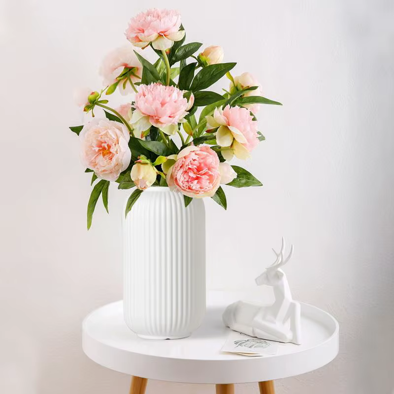 Vase en plastique chic à rayures imitation céramique pour fleurs - Pièce décorative florale durable et facile à placer