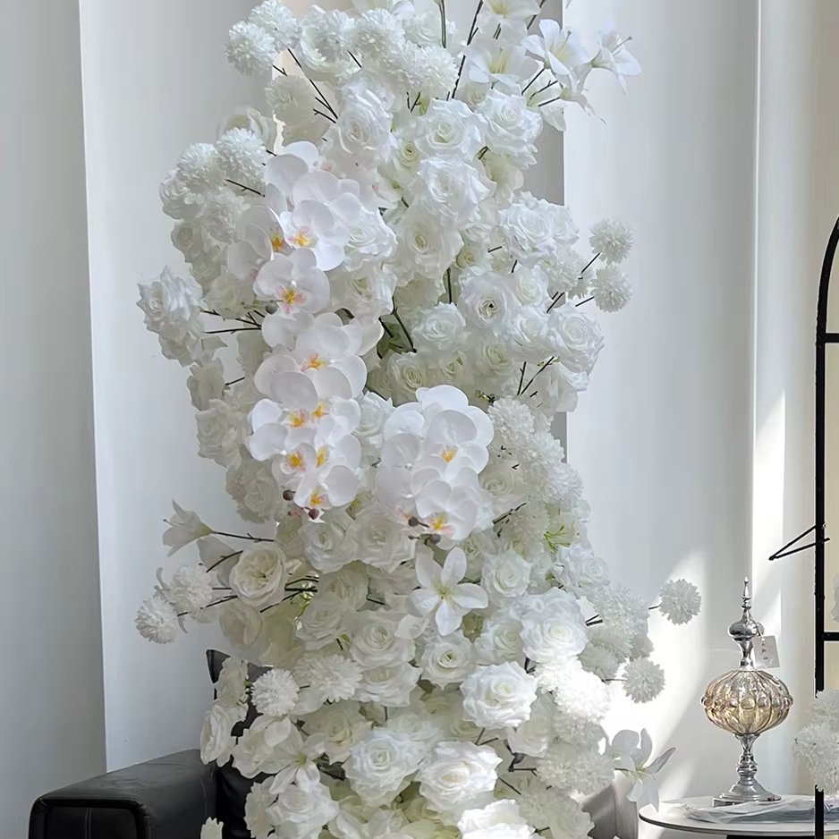 Arrangement floral 5D en pompons de roses et orchidées blanches pour arche de mariage