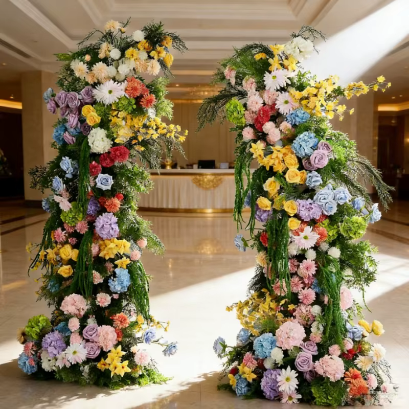 Arrangement de fleurs artificielles violettes