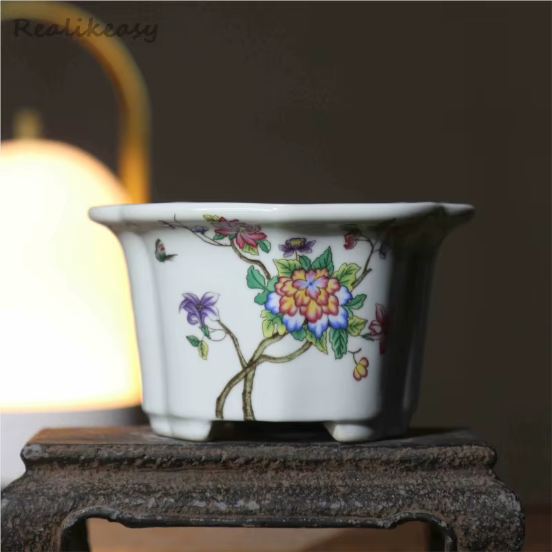 Pots de fleurs de sable violet peints à la main