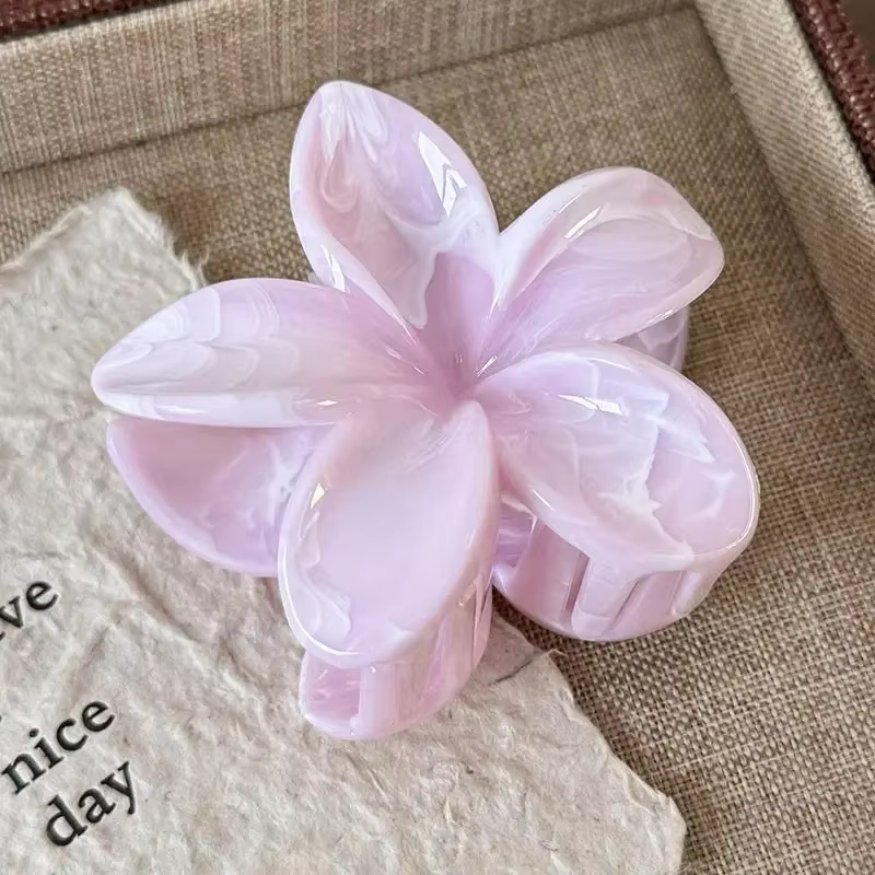 Frangipani frais et doux oeuf fleur arrière de la tête disque cheveux requin pince