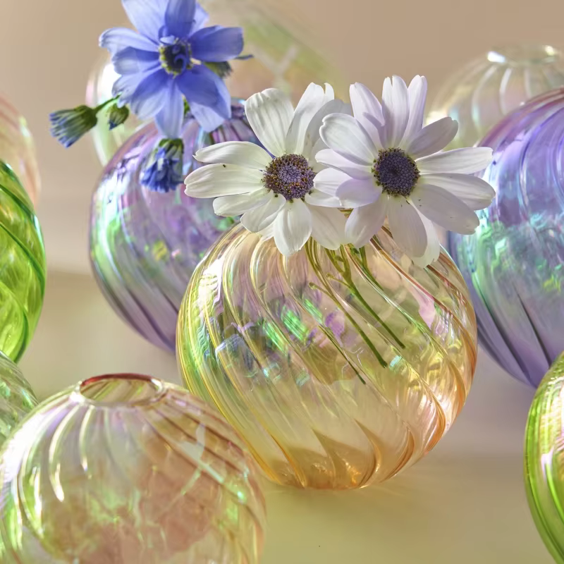 Vases boule irisés pour la décoration intérieure