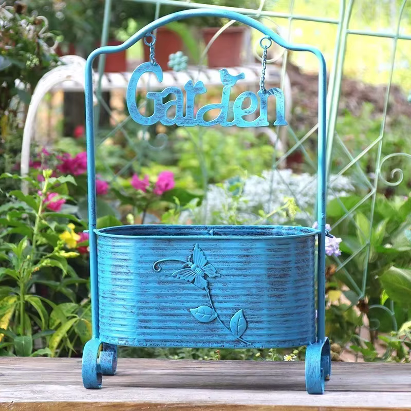 Pot de fleur d'art en fer vintage