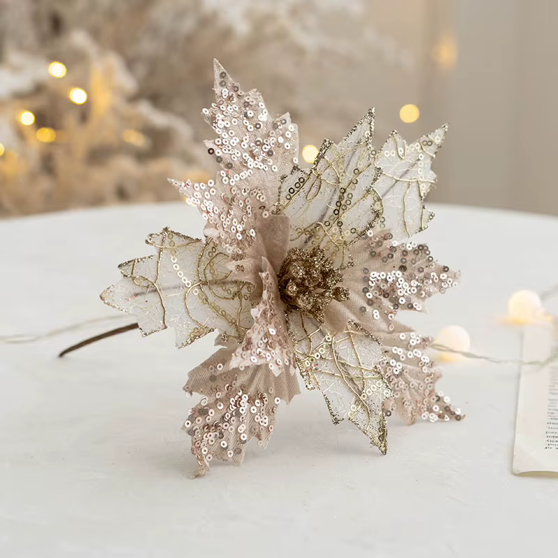 Fleur de Noël de simulation d'or