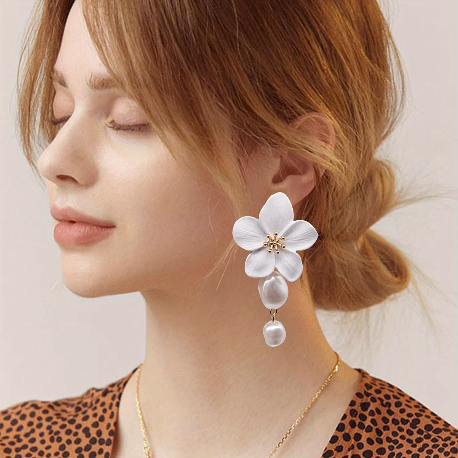 Boucles d'oreilles florales bohèmes en perles, clous d'oreilles en forme de pétales de fleurs, bijoux pour femmes