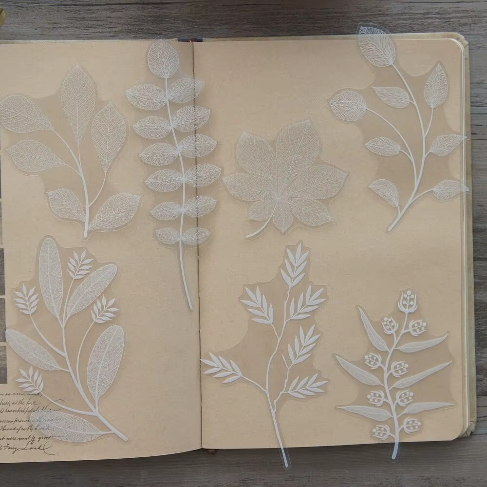 Autocollants en forme de feuilles blanches