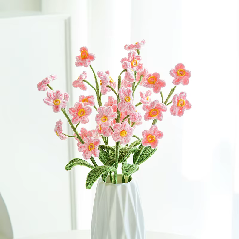 N'oubliez pas, la combinaison créative de quets tissés finis avec des fleurs découpées est un cadeau pur fait à la main
