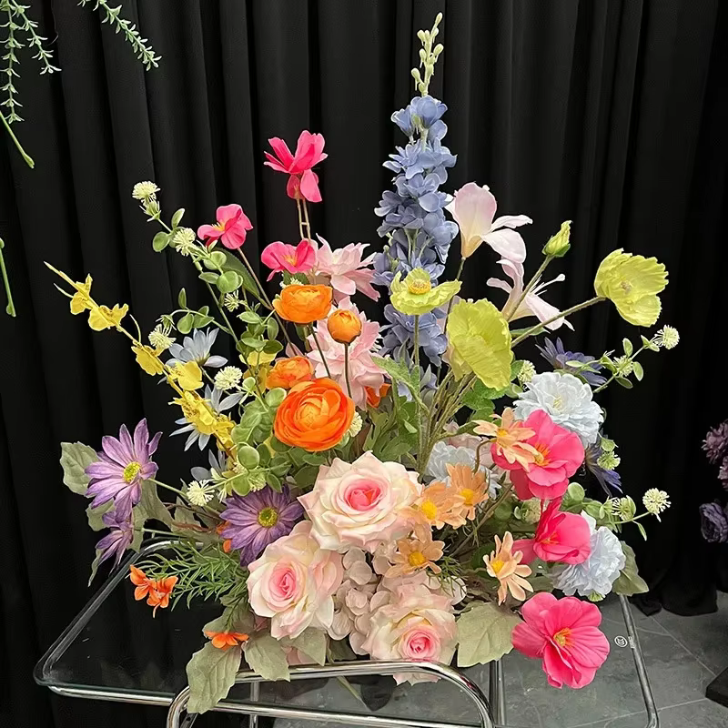 Rosa artificielle de lujo arrangement de fleurs colorées fila de flores centro de mesa de boda telón de fondo