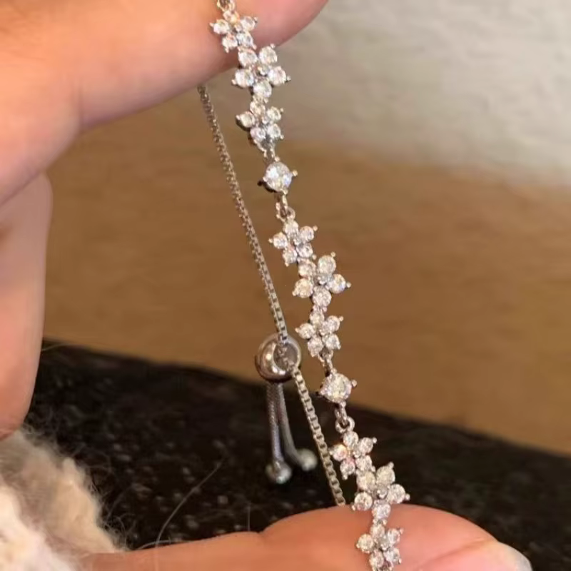 Bracelets de luxe en Zircon pour femmes, brillants et élégants, à fleurs, en métal et cristal, réglables, bijoux cadeaux de mariage
