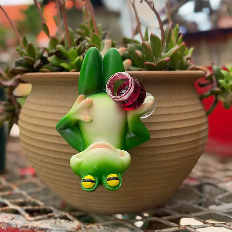 Figurine de grenouille pour suspendre aux plantes