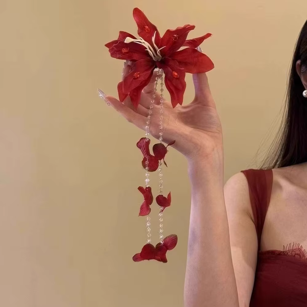 Barrettes à fleurs rouges en tissu pour femmes, pinces à cheveux à longues pampilles en forme de pétales, épingles à cheveux bec de canard, accessoires capillaires pour les vacances d'été