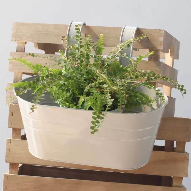Pot de fleur suspendu coloré